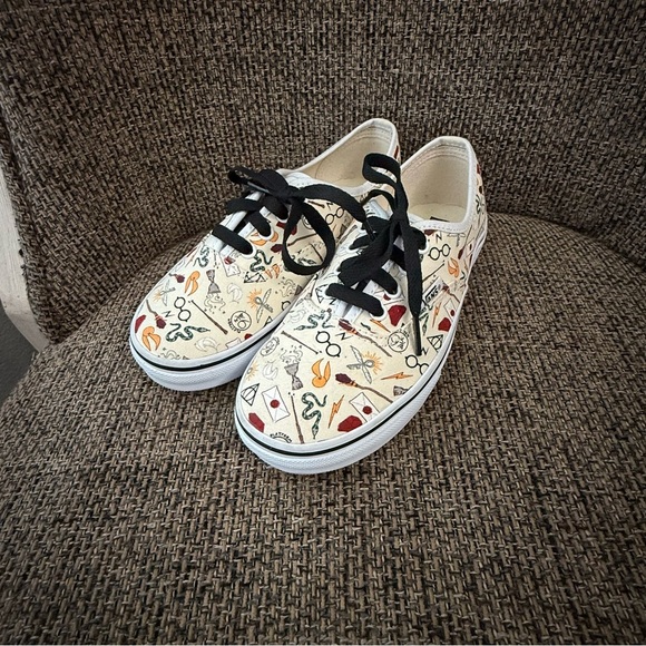 Harry Potter Lace up Vans Size 3.5 Unisex - Picture 1 of 8